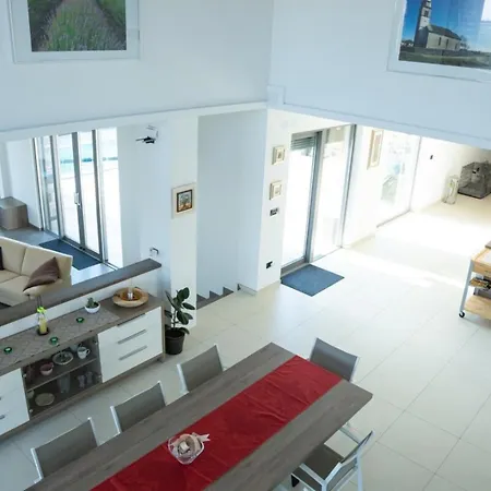 Villa Luxury In Perfect Location, 1003 *