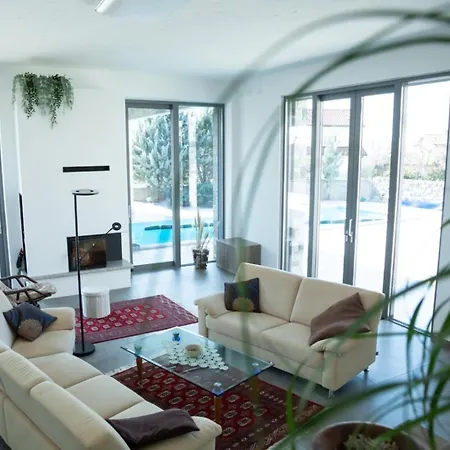 Luxury In Perfect Location, 1003 فيلة Sežana