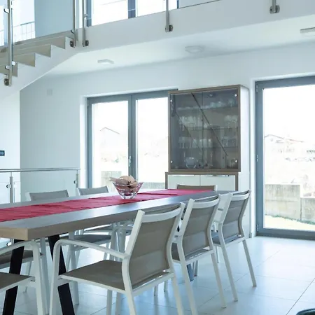 Luxury In Perfect Location, 1003 Sežana