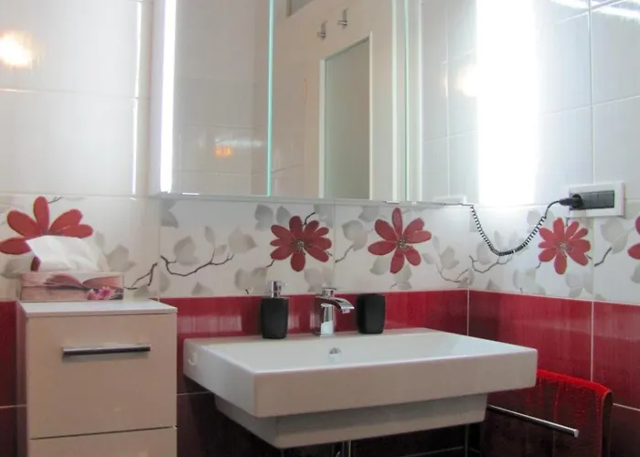 Luxury In Perfect Location, 1003