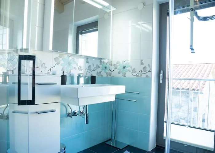 Luxury In Perfect Location, 1003