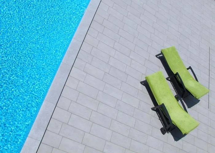 Luxury In Perfect Location, 1003