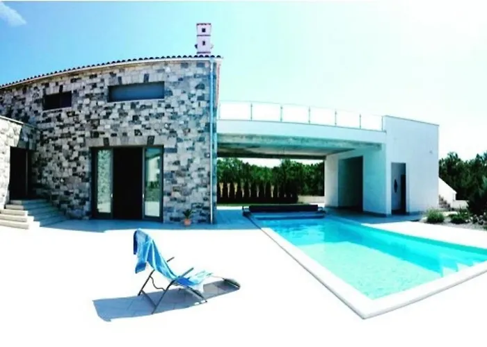 Luxury In Perfect Location, 1003 *